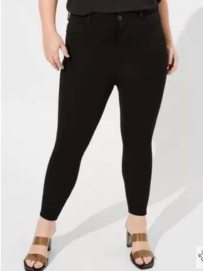 Torrid  Women’s Ponte Pull-On Skinny Pants (3)